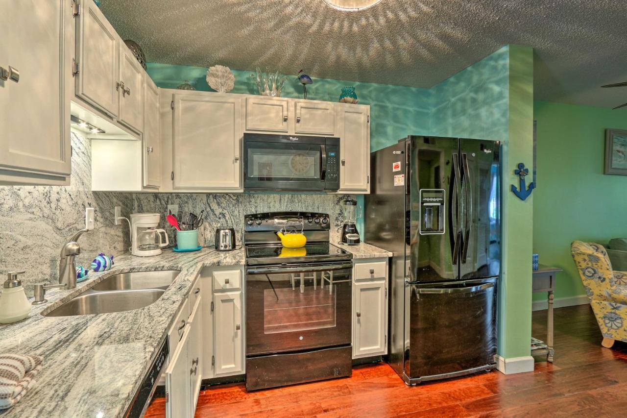 Colorful Hilton Head Condo With Beach And Pool Access! Хилтън Хед Айлънд Екстериор снимка